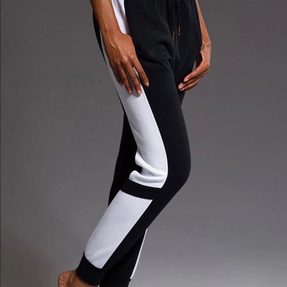Onzie Black & White Blocked Sweatpants. Size M/L - Picture 6 of 11
